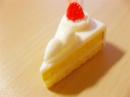 食品サンプル携帯ストラップ　三角ケーキ　ホワイト