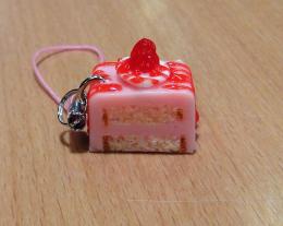 食品サンプル携帯ストラップ　四角ケーキ　イチゴ